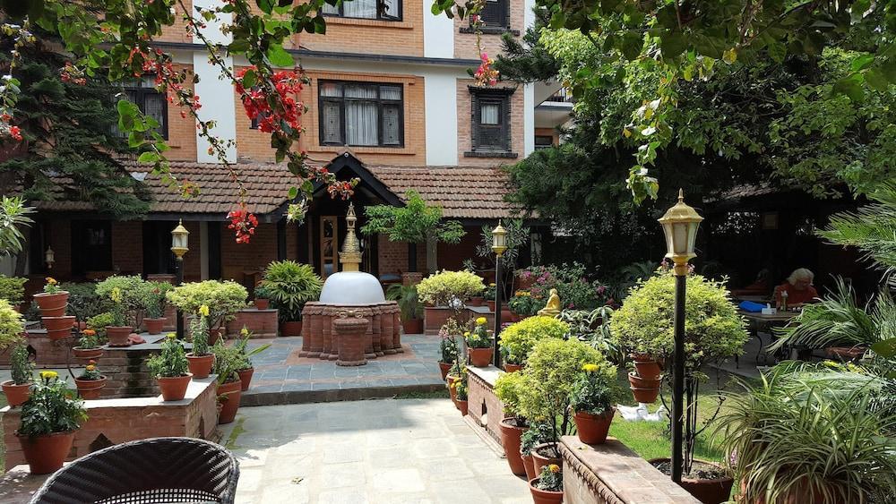 Hotel Ganesh Himal Катманду Екстер'єр фото