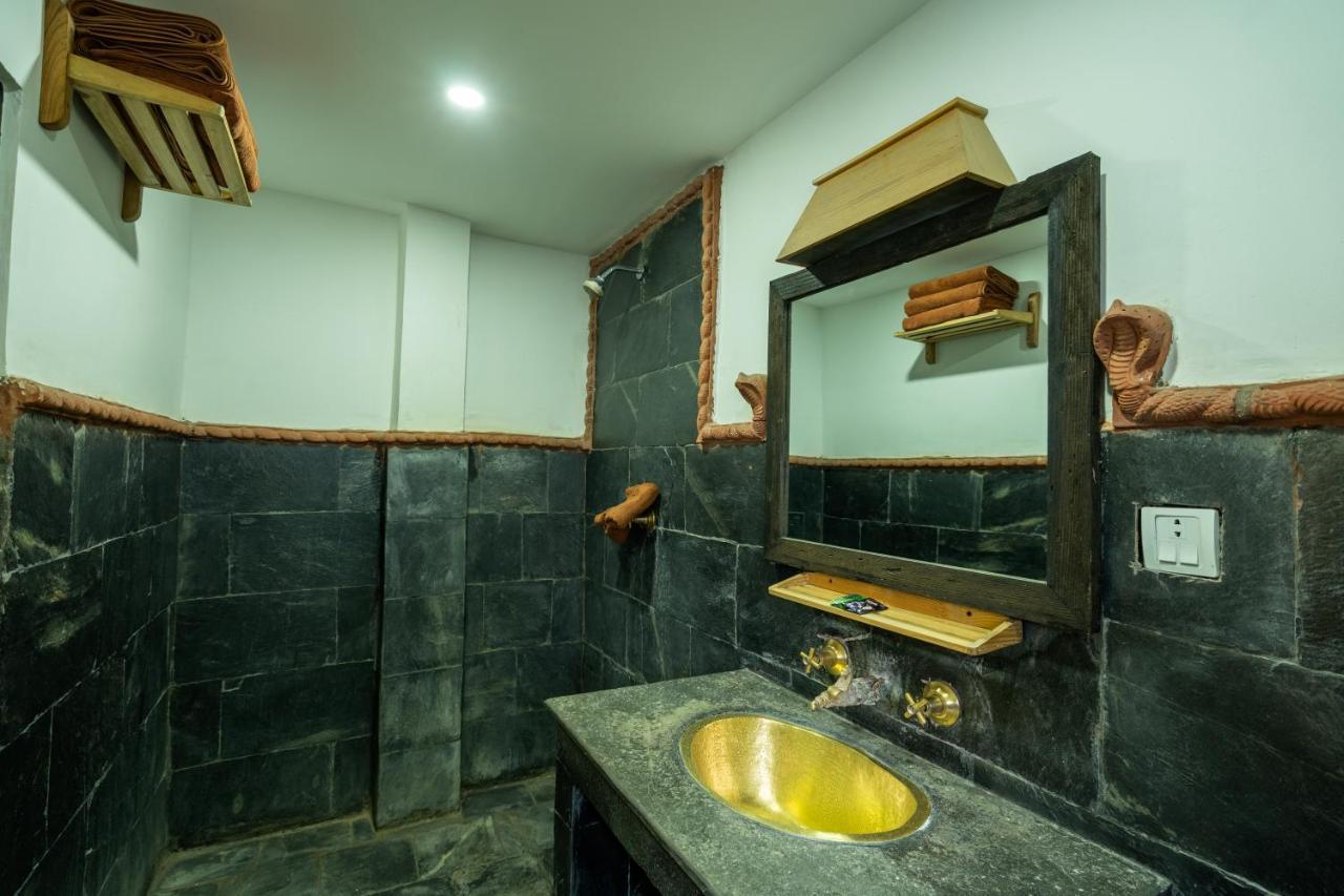 Hotel Ganesh Himal Катманду Екстер'єр фото