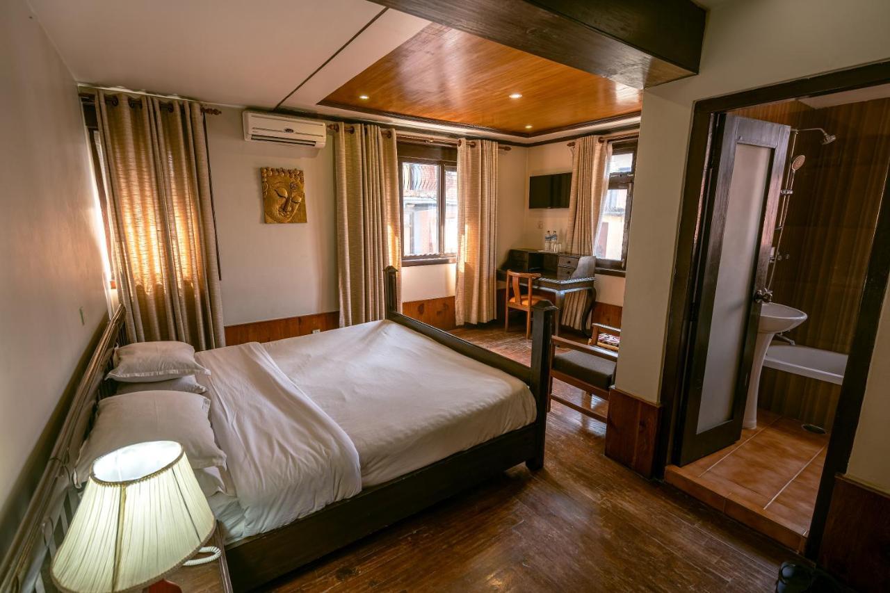 Hotel Ganesh Himal Катманду Екстер'єр фото
