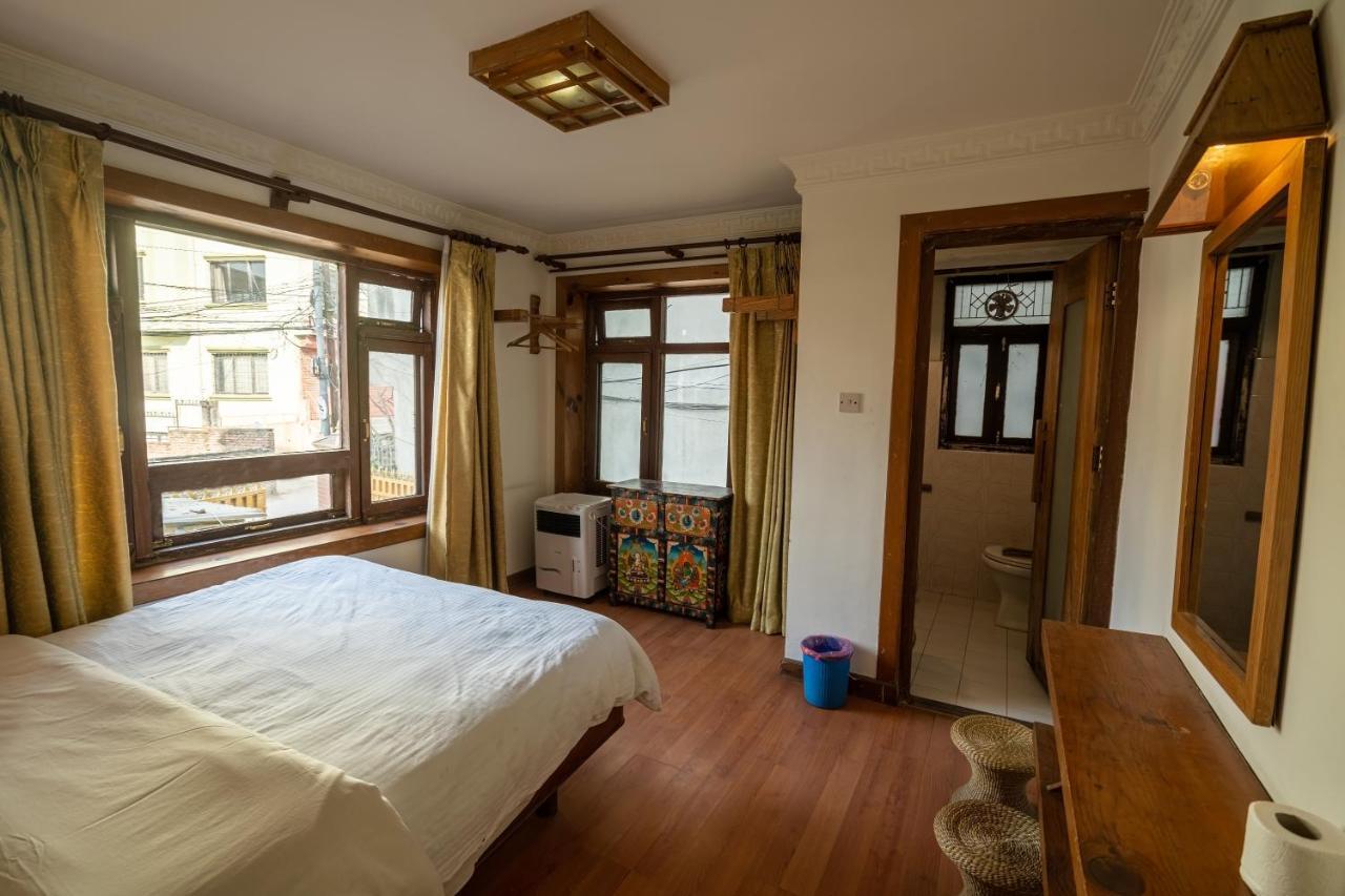Hotel Ganesh Himal Катманду Екстер'єр фото
