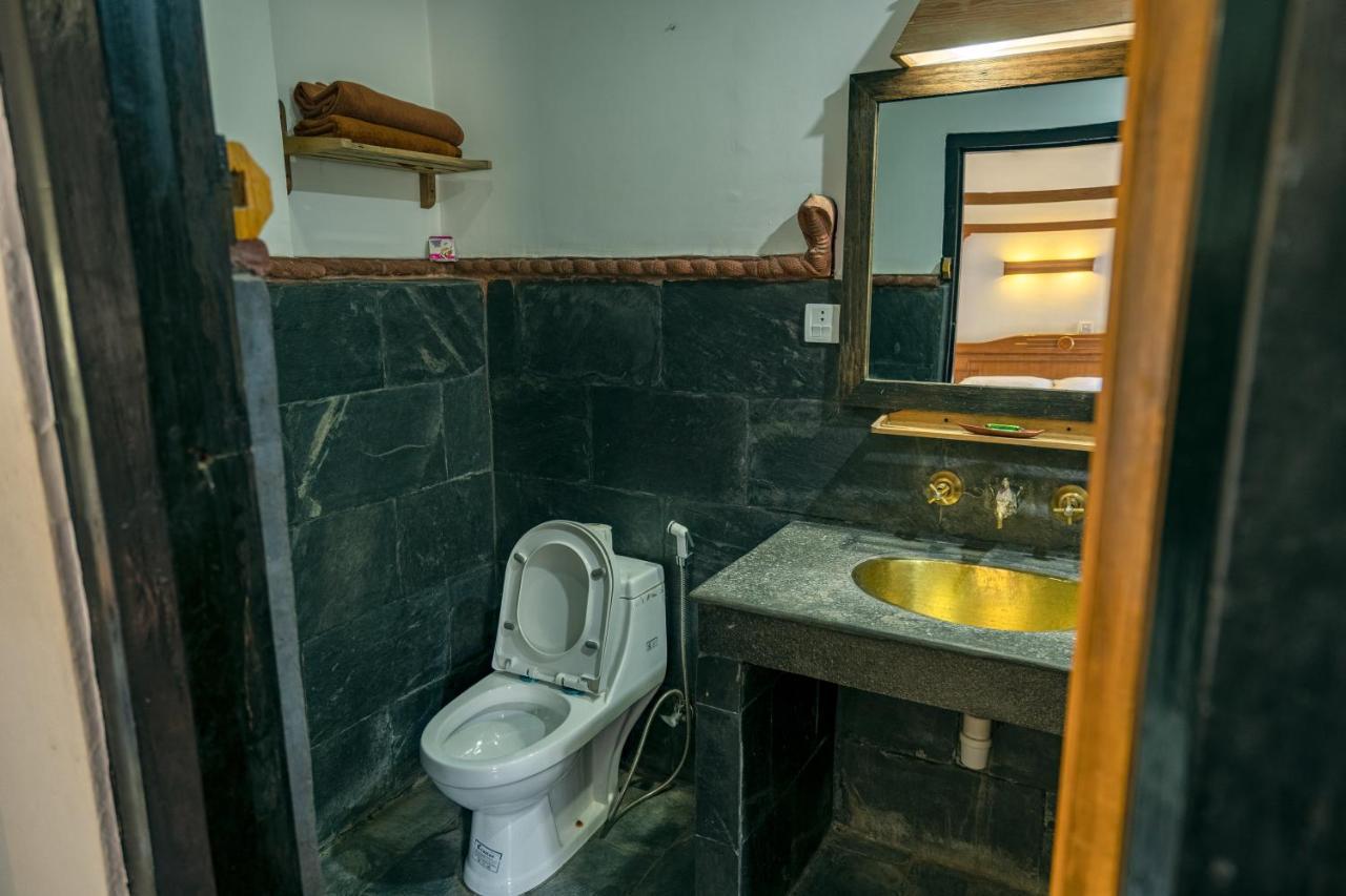 Hotel Ganesh Himal Катманду Екстер'єр фото
