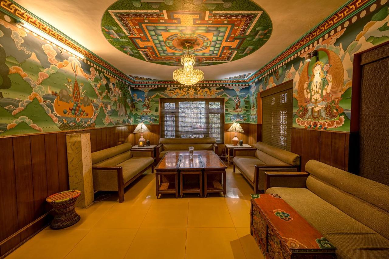 Hotel Ganesh Himal Катманду Екстер'єр фото