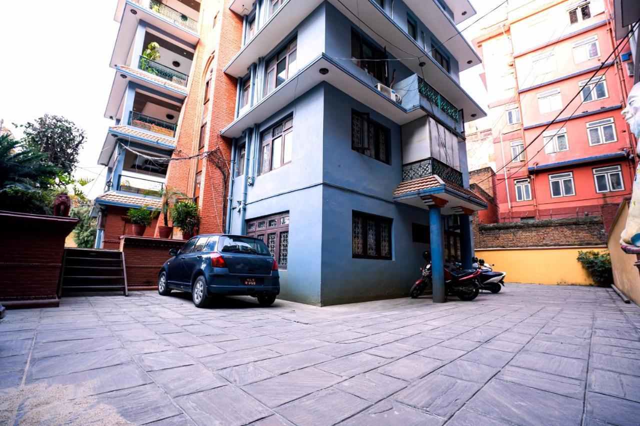 Hotel Ganesh Himal Катманду Екстер'єр фото