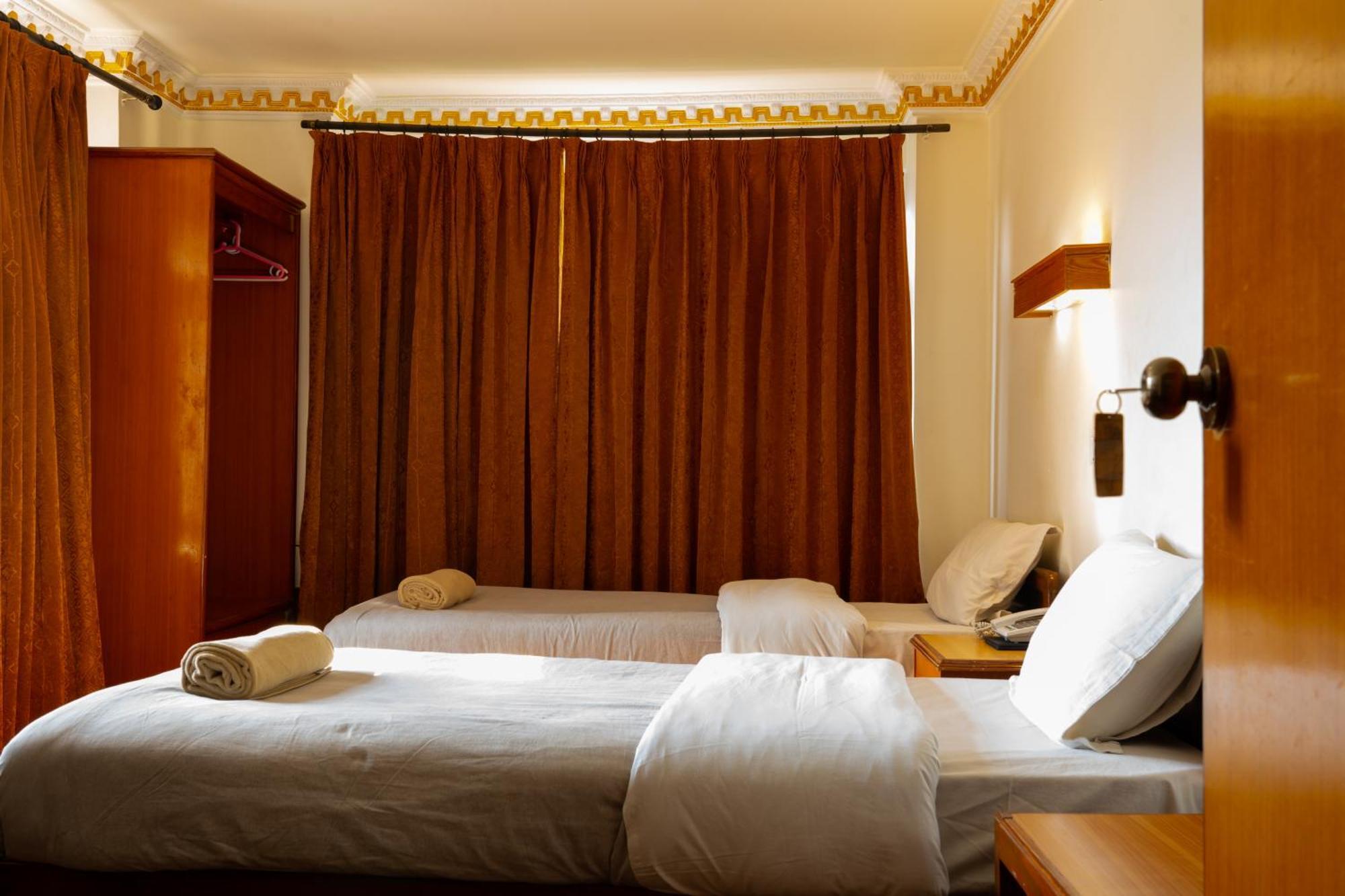Hotel Ganesh Himal Катманду Екстер'єр фото