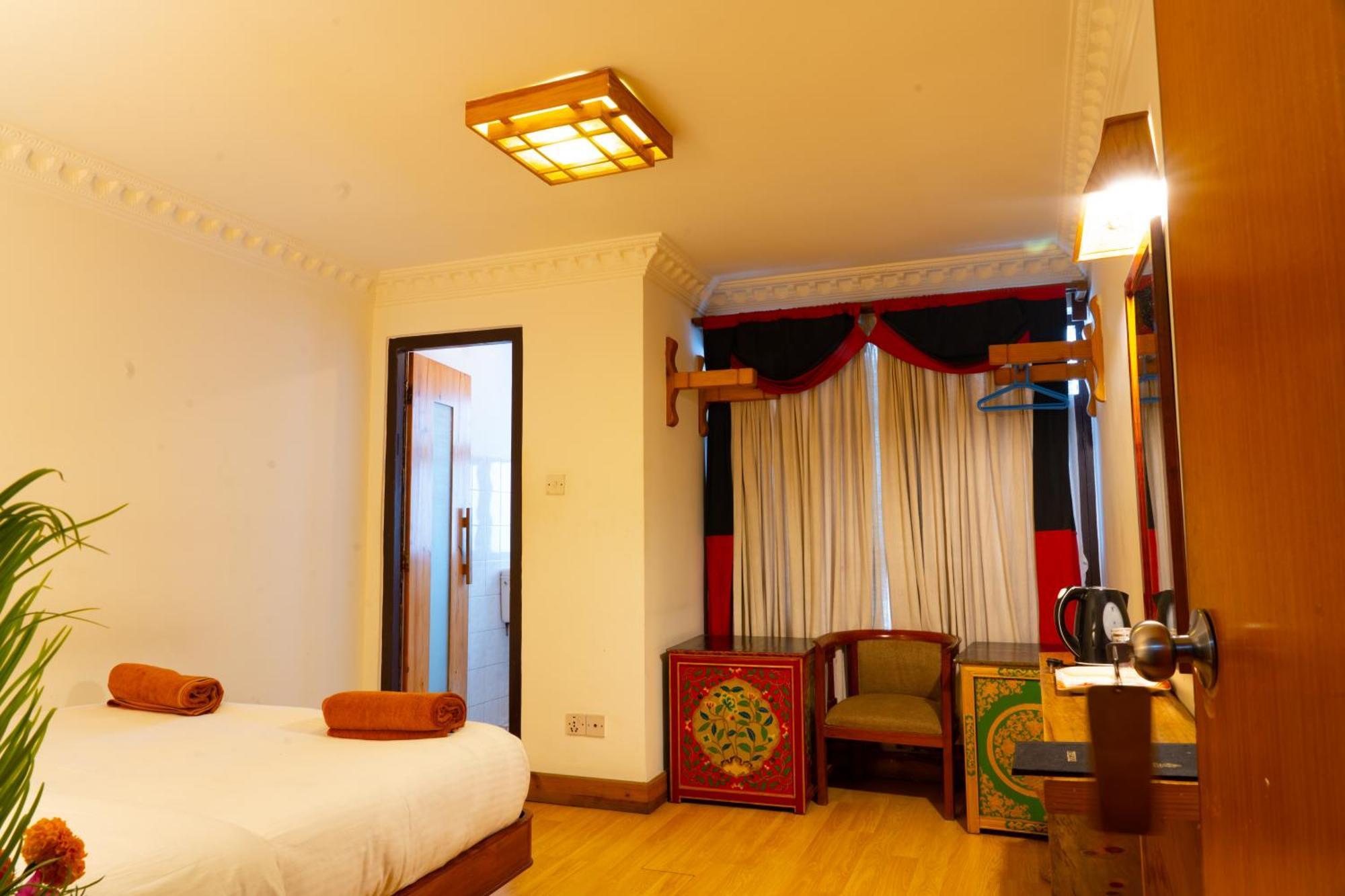 Hotel Ganesh Himal Катманду Екстер'єр фото
