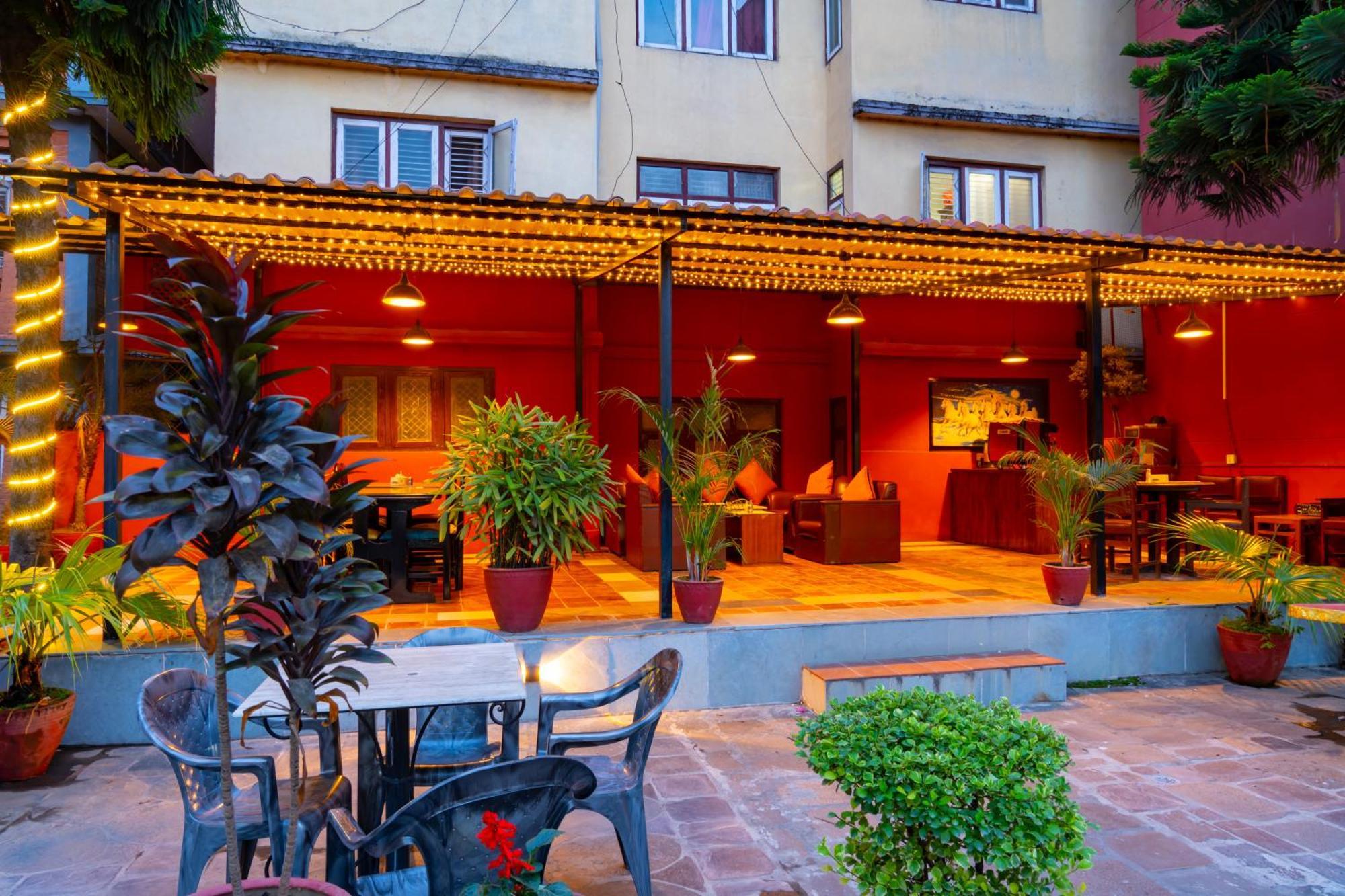 Hotel Ganesh Himal Катманду Екстер'єр фото
