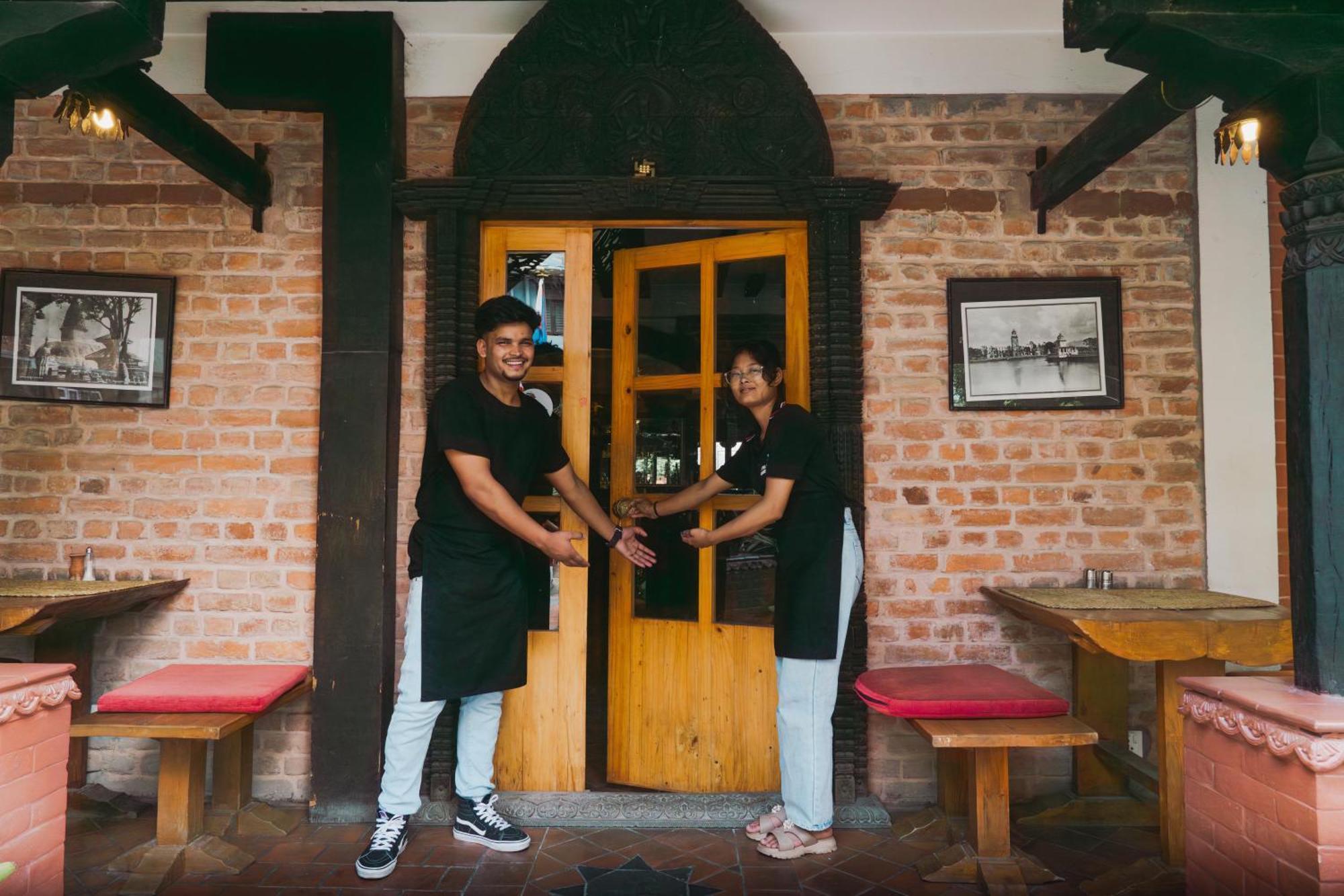 Hotel Ganesh Himal Катманду Екстер'єр фото