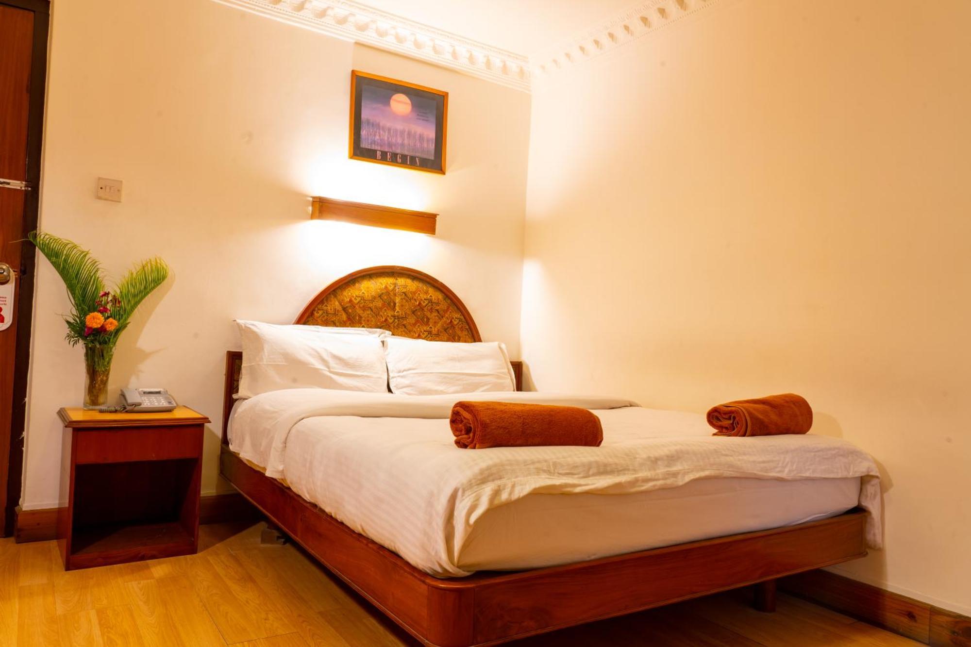 Hotel Ganesh Himal Катманду Екстер'єр фото