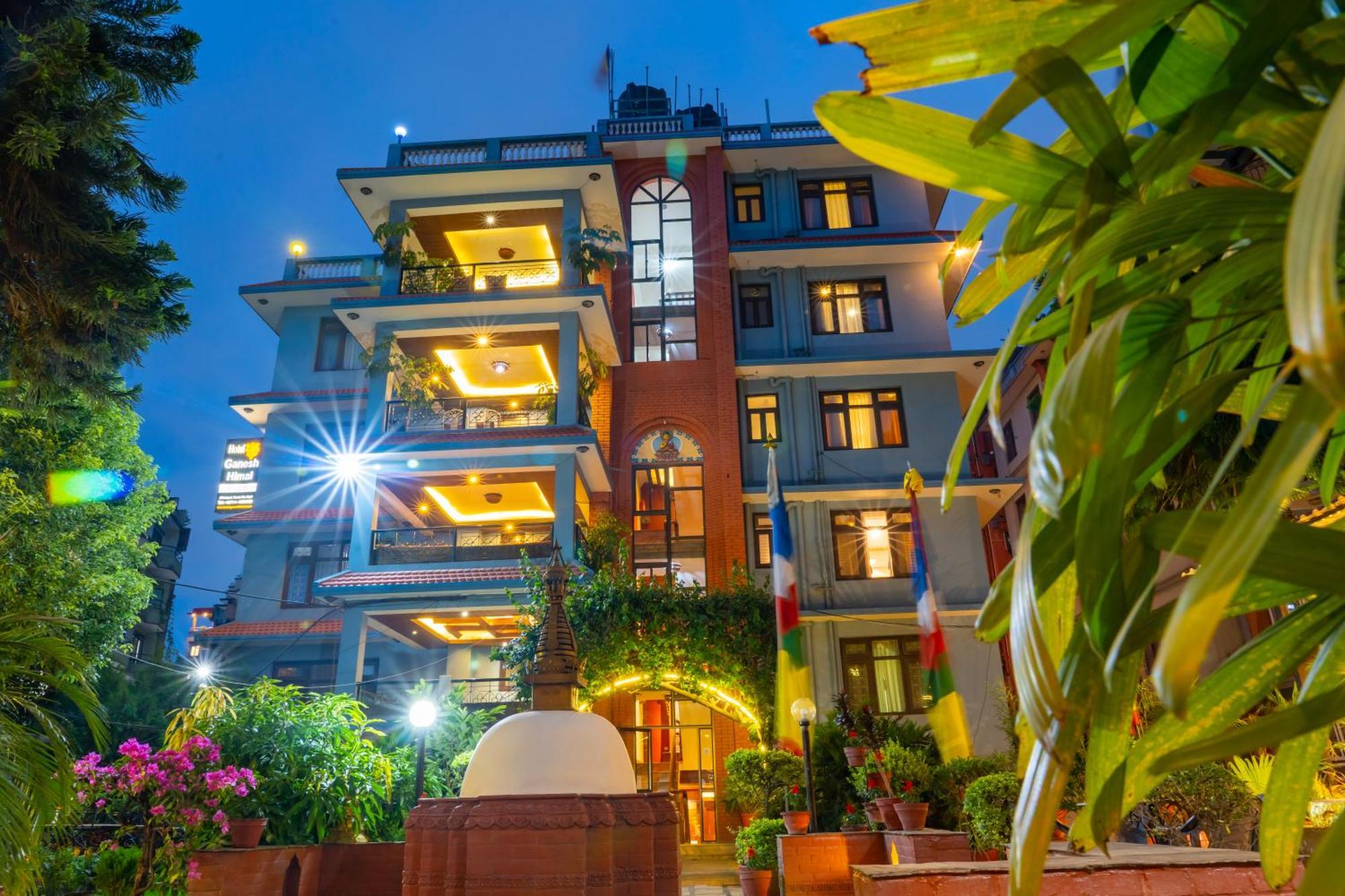 Hotel Ganesh Himal Катманду Екстер'єр фото