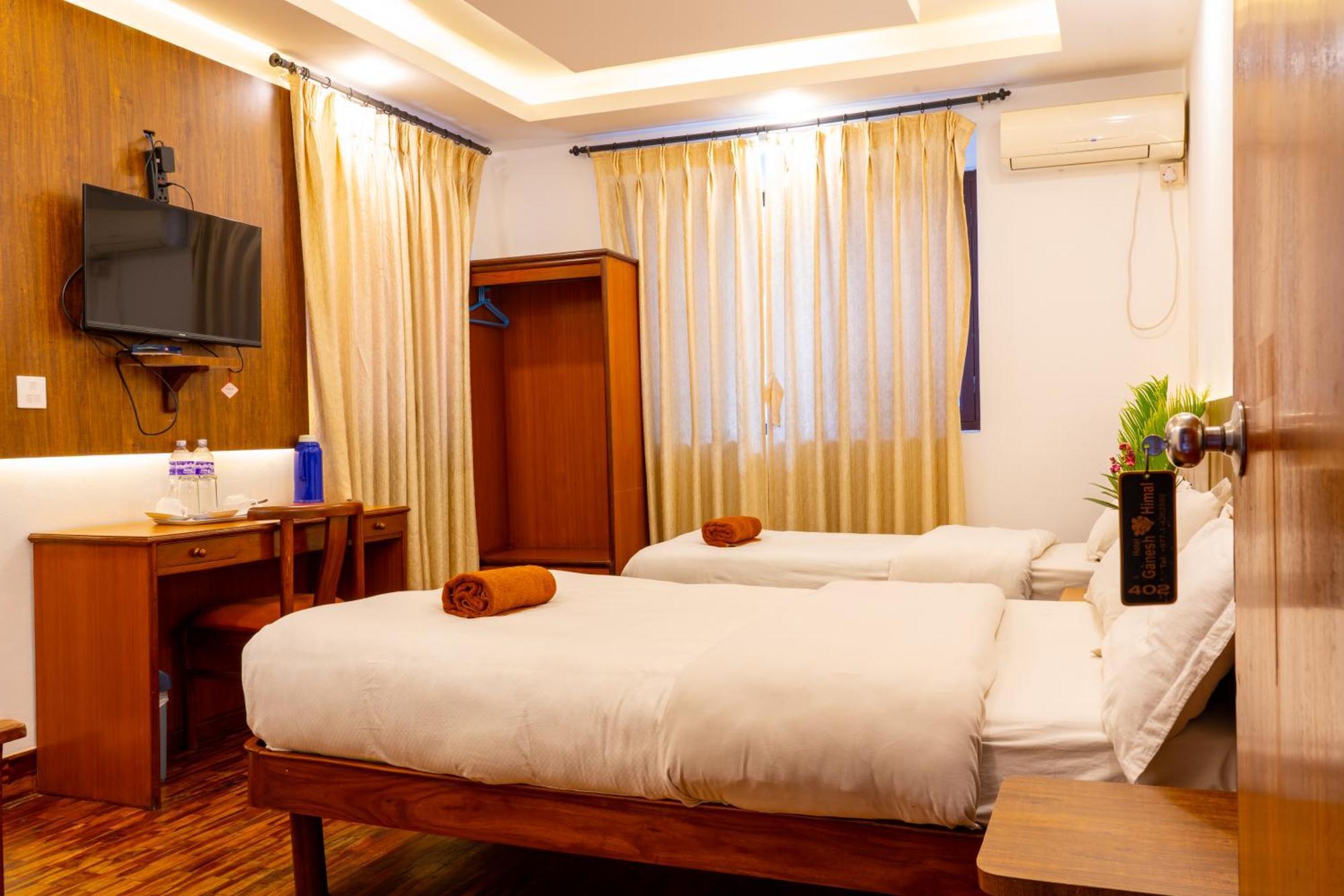 Hotel Ganesh Himal Катманду Екстер'єр фото