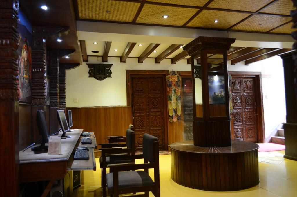 Hotel Ganesh Himal Катманду Екстер'єр фото
