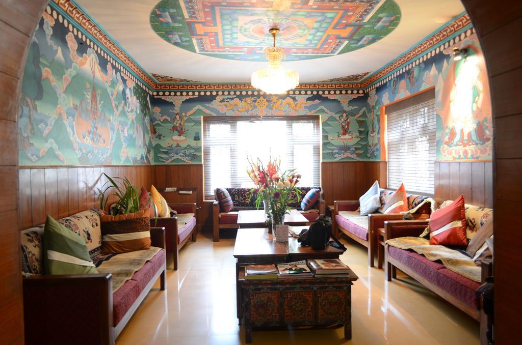 Hotel Ganesh Himal Катманду Екстер'єр фото