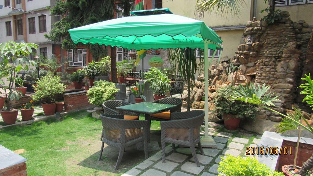 Hotel Ganesh Himal Катманду Екстер'єр фото