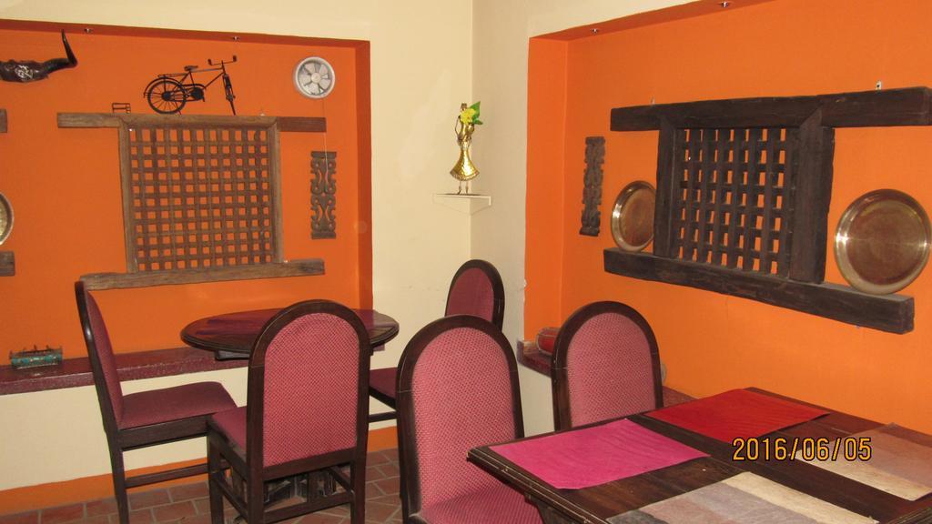 Hotel Ganesh Himal Катманду Екстер'єр фото