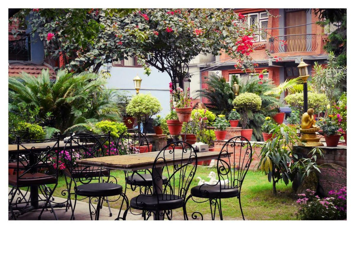 Hotel Ganesh Himal Катманду Екстер'єр фото