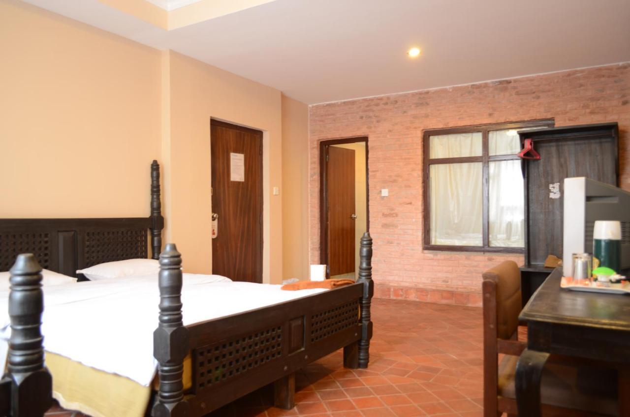 Hotel Ganesh Himal Катманду Номер фото