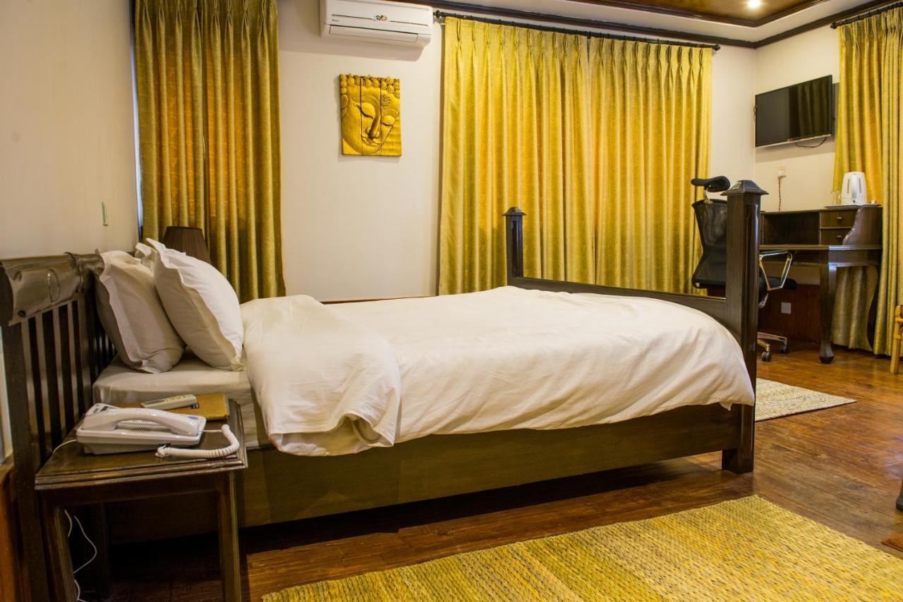 Hotel Ganesh Himal Катманду Екстер'єр фото