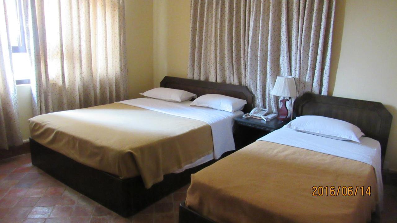 Hotel Ganesh Himal Катманду Екстер'єр фото